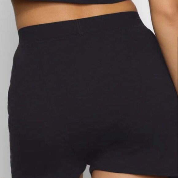 NWT SKIMS Boyfriend Loose Boxer In Onyx Black Casual Relaxed Lounge Boxer Shorts - Picture 3 of 10